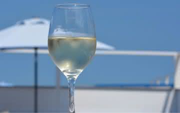 Vinho Verde: pratos que harmonizam com o vinho em dias quentes